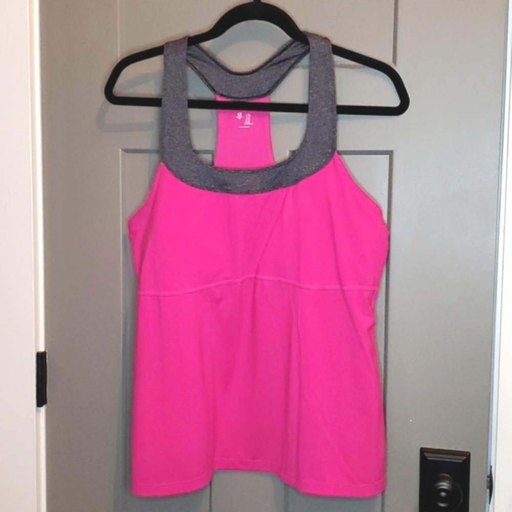 NEW Gap fit brand workout tops with built in bra NEW